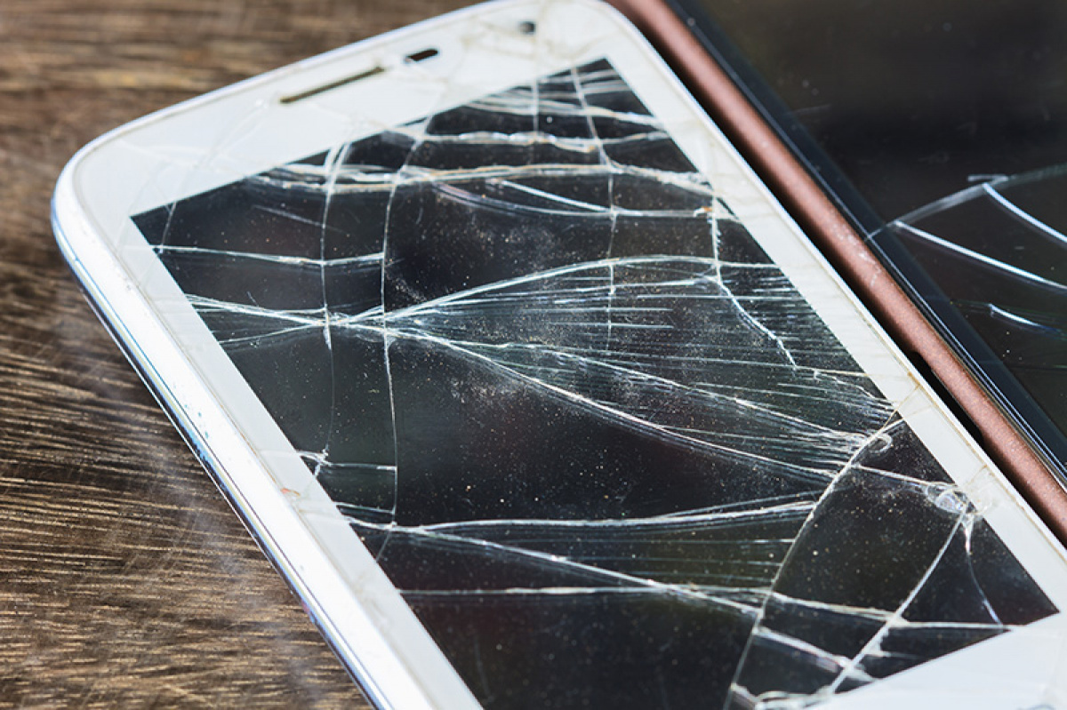 rozbitý mobil