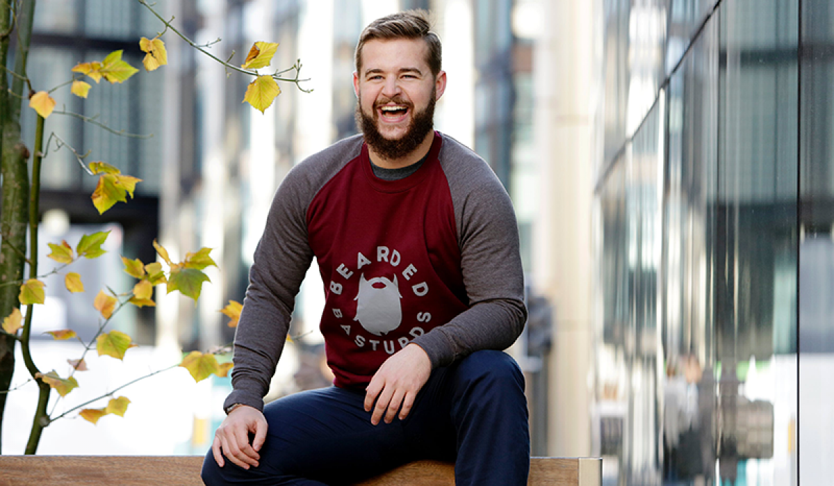 usmívající se muž